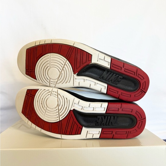 AUTHENTIC Jordan 2 Retro OG Chicago size 12 DX2454-105 2022 PRE-OWNED OG BOX - Picture 7 of 9